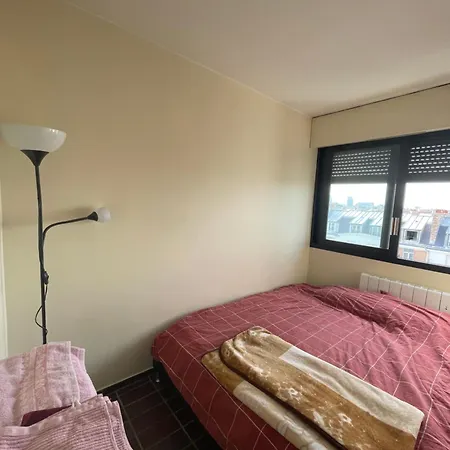 Etage D'un Duplex Au 17eme Arr De , Vue Sur Le Defense, A 10min Des Champs Elysee *